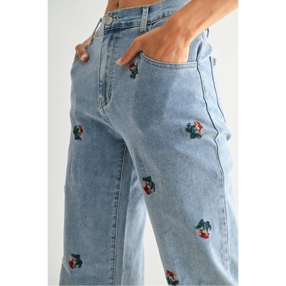 Floral Embroidered Denim Size Small - Picture 2 of 11